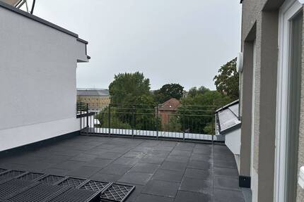 Goethestadt Weimar - außergewöhnliche ETW mit Dachterrasse, Fahrstuhl und TG-Stellplatz