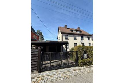 Doppelhaushälfte mit großer Garage, Carport, Wa, Du. und sonnigem Grundstück am Stadtrand - Hartmannsdorf b Chemnitz