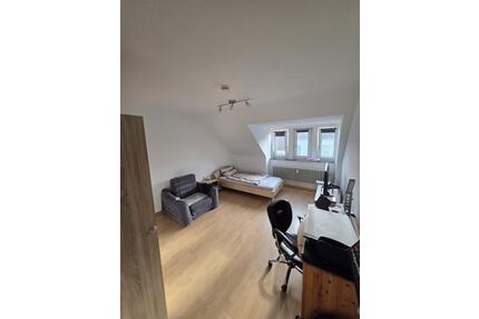 Helle 4-Zimmer-Dachgeschosswohnung – ideal für 3er Studenten-WG - Osnabrück Nahne