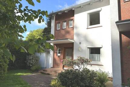 PURNHAGEN-IMMOBILIEN - Bremen-Lesum, Reihenendhaus mit Garage in traumhafter Lage nahe der Lesum - Bremen / Lesum