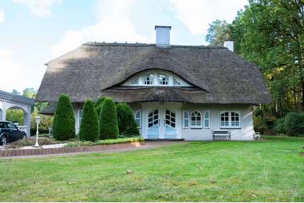 Haus zum Kaufen in Schloß Holte Stukebrock 1.090.000,00 € 424.29 m²