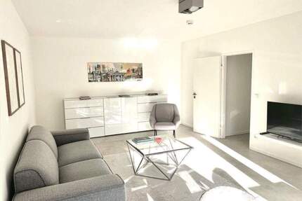Zentral gelegene, sanierte City-Wohnung mit separatem Tiefgaragenplatz – Top-Lage nahe Steinplatz, sofort beziehbar. - Berlin Charlottenburg