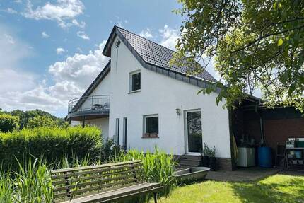 Wohnhaus mit toll angelegtem Garten im Außenbereich von Mettingen!