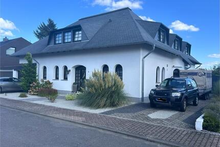 Villa in Ruhigen Wohngebiet mit BürotraktEinliegerwohnung - Schwalbach