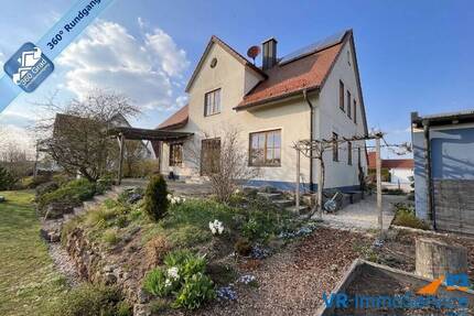 Genügend Platz für Ihre Familie - Sehr gepflegtes Einfamilienhaus mit einmaligem Ausblick bei Sachsen b. Ansbach - Sachsen bei Ansbach Hirschbronn