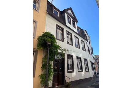 Haus zum Kaufen in Koblenz-Ehrenbreitstein 100.000,00 € 268 m²