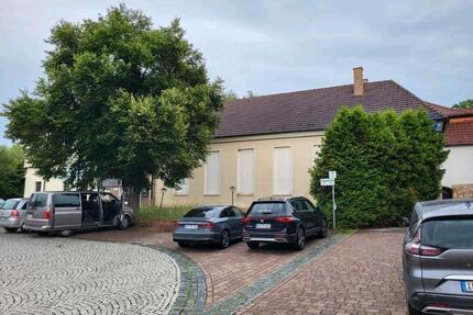 Haus mit Restaurant, Halle und vermietbaren Wohnräumen - Ilmenau