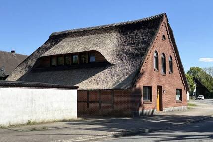 Historisches Juwel unter Reet: Modernisiertes Generationenhaus in Bremen-Rekum - Bremen / Rekum