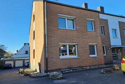 Sanierte 3 Zimmer Wohnung mit Balkon in Köln - Rondorf