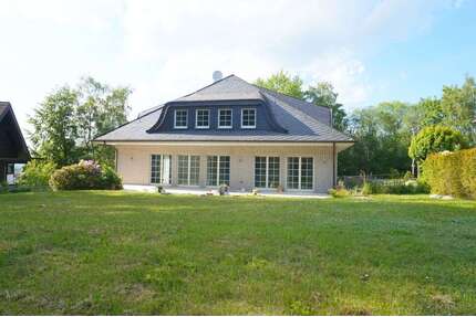 Haus zum Mieten in Taunusstein 3.500,00 € 300 m²