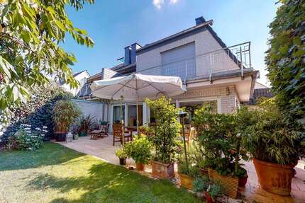 Haus zum Mieten in Düsseldorf 3.400,00 € 189 m²