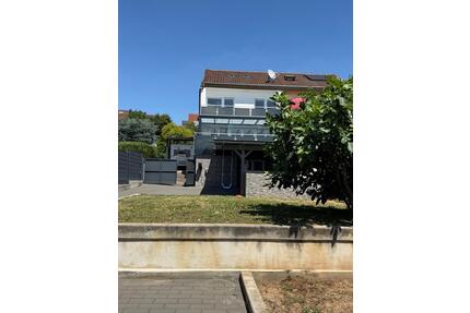 Gepflegte Terrasse mit Garten - 530.000,00&nbsp;EUR Kaufpreis, ca.&nbsp; 144,00&nbsp;m&sup2; in Erlenbach (PLZ: 74235)