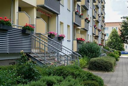 2-Raum-Wohnung mit großem Badezimmer und Balkon - Güstrow