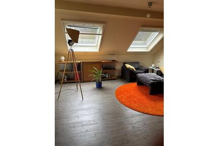 Helle 2 Zimmer Dachgeschosswohnung in Hattingen im Grünen
