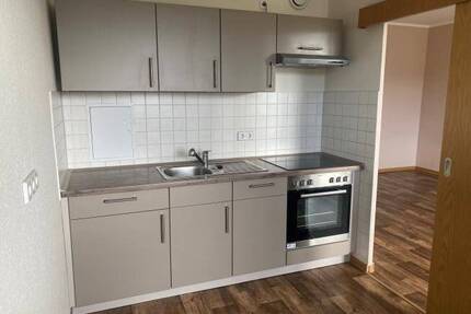 2-Raum-Wohnung - Einbauküche, Abstellraum und Balkon! - Oschersleben