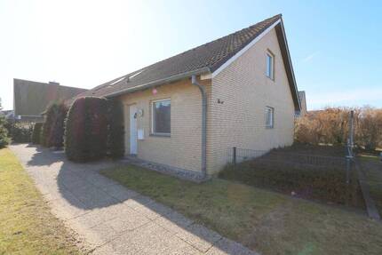 Seltenheit über 2 Etagen! Reihenhausstil-Whg., ca. 73m² mit Terrasse und Stellpl. in zentraler Lage - Grömitz