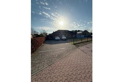 Top gepflegter Bungalow (Bj. 2006) mit 3 SZ, Terasse & Garten - Winsen (Aller)