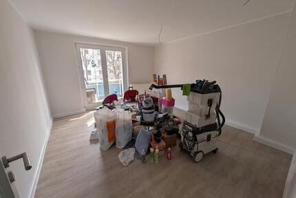 Erstbezug nach Sanierung, 4-R-W in Völkerfreundschaft mit Balkon - Zeitz