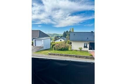 Großzügige 3,5 Zimmer Wohnung mit Blick ins Grüne - Langenhahn