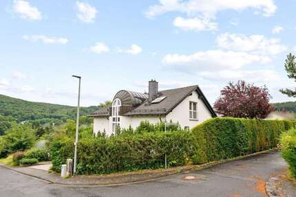 Haus zum Kaufen in Schmitten im Taunus 599.000,00 € 203 m²