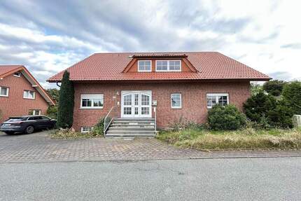 Großzügiges Zweifamilienhaus mit Doppelcarport und Garten in Marsberg-Essentho