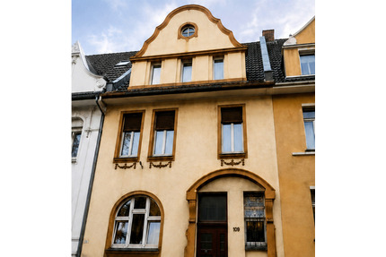 Haus zum Kaufen in Krefeld 340.000,00 € 213 m²