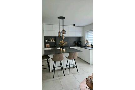 Moderne Maisonette Wohnung - Einbauküche, Garage und Stellplatz - Gründau