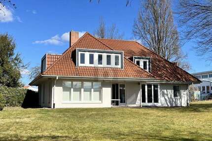 Haus zum Mieten in Northeim 2.100,00 € 160 m²