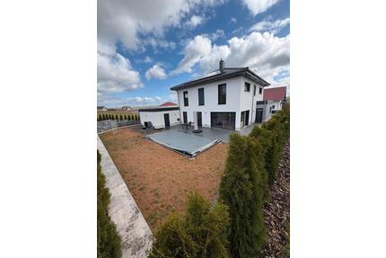 Luxuriöse Stadtvilla mit Pool & Sauna,inkl. fertige Außenanlage - Frankenberg (Eder)