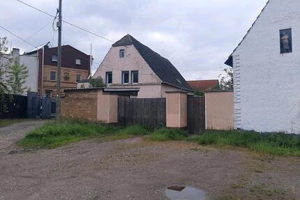 Altes Einfamilienhaus in ruhiger aber zentraler Lage in Brehna - Sandersdorf-Brehna Torna