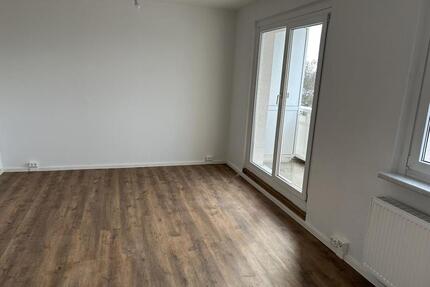 Neu saniert mit Balkon! - 350,00&nbsp;EUR Kaltmiete, ca.&nbsp; 57,76&nbsp;m&sup2; in Halle (Saale) (PLZ: 06132) Silberhöhe