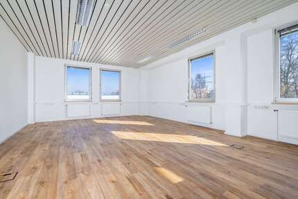 Büro in Neusäß 621,35 € 73.1 m²