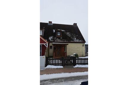 Doppelhaushälfte mit Anbau (Finnenhaus) in 24217 Schönberg - Schönberg (Holstein)