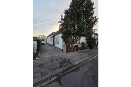 ***Großes Zwei bis Dreifamilienhaus mit Gewerbemöglichkeit!*** - Ludwigshafen am Rhein Pfingstweide