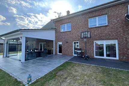 Haus zum Kaufen in Sassenburg 630.000,00 € 240.34 m²
