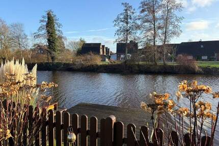 Dornumersiel! Direkt am Wasser - top-gepflegte Eigentumswohnung mit Steg