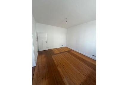 Stilvolle 4-Zimmer-Altbauwohnung mit Balkon in ruhiger Lage - Langen (Hessen)