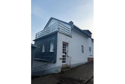 Einfamilienhaus zum vermieten - 1.100,00&nbsp;EUR Kaltmiete, ca.&nbsp; 100,00&nbsp;m&sup2; in Siegen (PLZ: 57072)