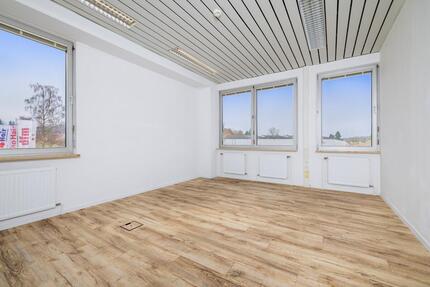 PROVISIONSFREI | Helle 3-Raum-Bürofläche (61 m²) | 3 Stellplätze | Neusäß