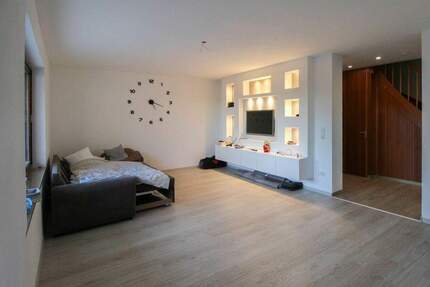 Freistehendes Familienhaus mit großem Garten, Balkon, Garage und Raum für Ihre eigenen Ideen - Amberg Gailoh