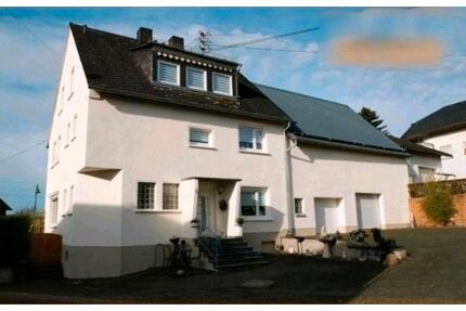 freistehendes EinZweifamilienhaus, viel Wohn und Nutzfläche - Malberg