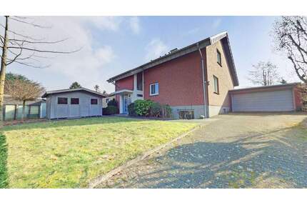 Modernisiertes Ein- bis Zweifamilienhaus mit viel Platz, Wellnessbereich und Weitblick in Detmold-Heiligenkirchen