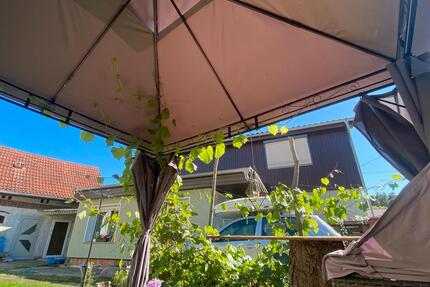 3 Seiten Hof mit Haus kernsaniert, kleiner Garten -Dorf - Neuhausen/Spree