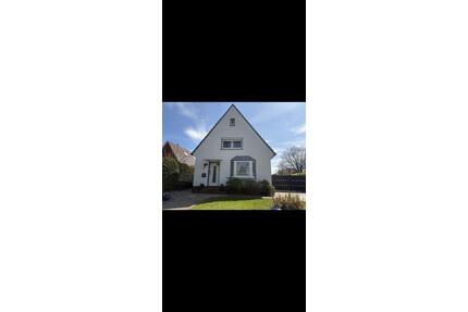 Einfamilienhaus mit potenziellem Baugrundstück in beliebter Lage - Nordenham