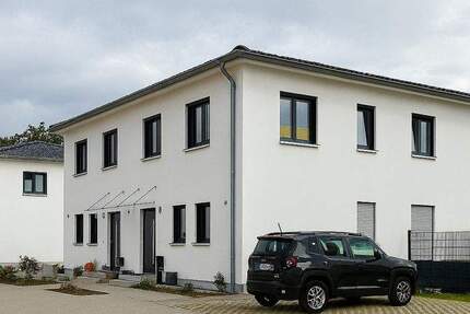 Beelitz Neubau - moderne Doppelhaushälfte mit Garten