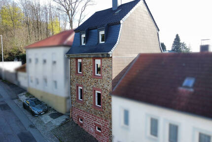 Attraktive Investmentchance: Saniertes 3-Parteienhaus - Zweibrücken