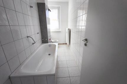 Erdgeschosswohnung mit Balkon-frisch renoviert! - Sangerhausen