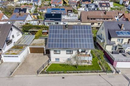 Familienfreundliches frei stehendes Traumhaus mit ca. 294m² Wohnfläche, Doppelgarage und Garten. - Wimsheim