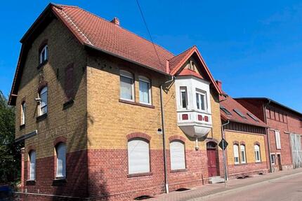 Großes Zweifamilienhaus - 115.000,00&nbsp;EUR Kaufpreis, in Köthen (Anhalt) (PLZ: 06366)