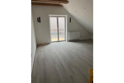 4 Zimmer, Wohnküche,Bad mit Wanne ca 99qm, 895 Kalt,Sünching
